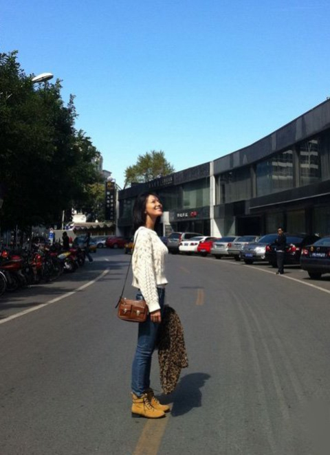<em>美女高圆圆</em>服装换季搭配街拍<em>图片</em> - 飞龙在野的