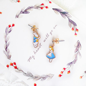 爱丽丝梦游仙境不对称耳钉