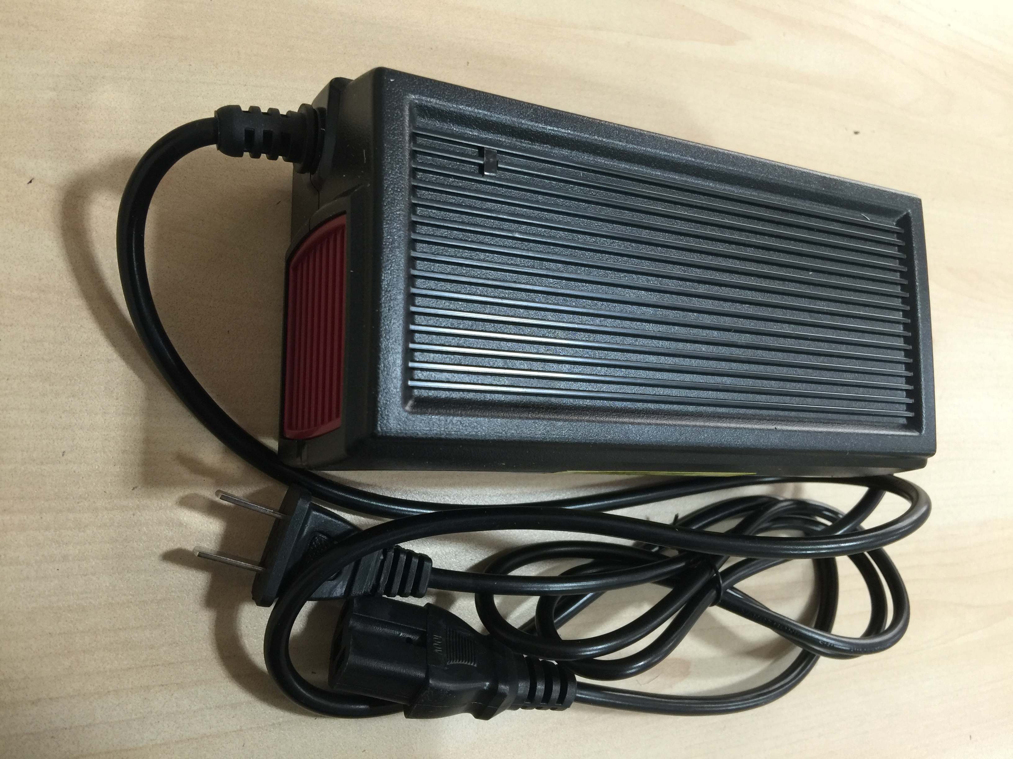 特能电动车充电器电瓶车充电器48v30ah/爱玛新日立马雅迪绿源王派