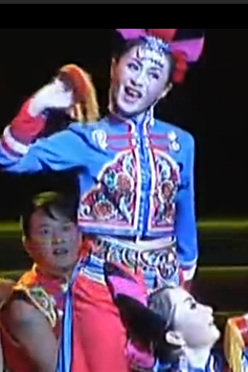 彝族舞蹈《唱支山歌给党听》民族表演服装男女群舞演出服装