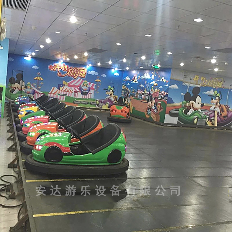 新款游乐场大型双人碰碰车大型户外儿童成人电瓶天网地网游乐设备