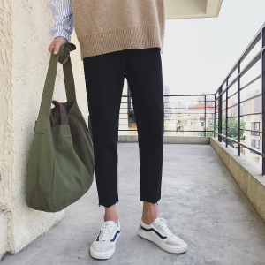 青年修身牛仔裤