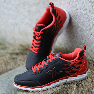 特步男子经典峰火跑鞋 冬季时尚百搭个性设计