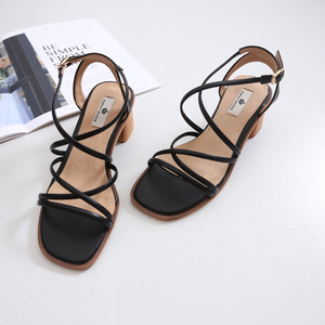 交叉镂空细带凉鞋