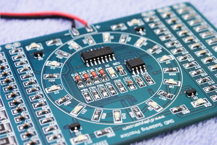 贴片元件焊接练习板 cd4017 ne555流水灯 跑马灯 diy电子套件