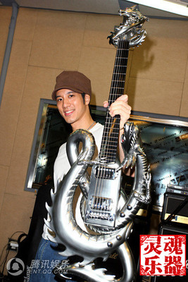 巴哈姆特电吉他 王力宏电吉他 异形中国龙型电吉他 手工雕刻预定