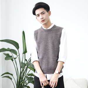 青年学生无袖针织衫