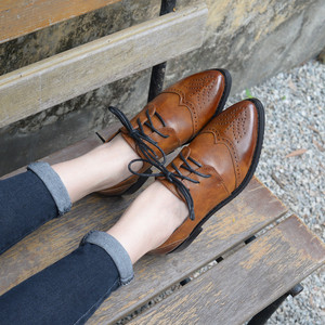 尖头布洛克小皮鞋