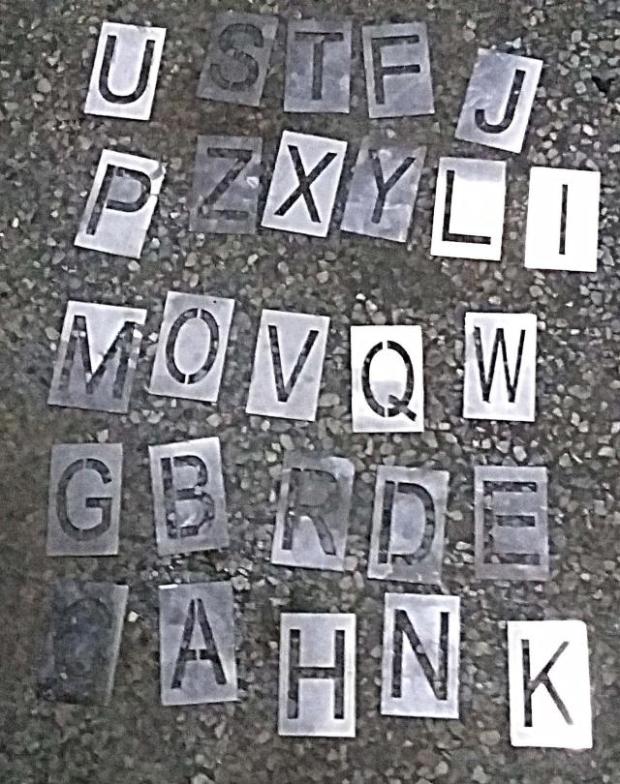 漏空空心字不锈钢镂空墙面喷漆广告字喷漆板字牌字模版漏字