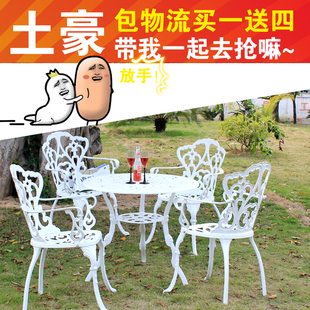 【宝贝名称】: 酒吧桌椅 【宝贝尺寸】: 桌子直径60 高110 椅子坐高75 尺寸可以订做 颜色深浅可以定做 【宝贝材质】: 优质松木 产品采用优质松木,经过高温烘培,除虫,防腐,定型等各种加工处理后加工成型,再用高分子漆喷涂,形成可靠防护层,做到在户外持久耐用,不易变形,破裂,腐烂或虫蛀,在正常使用情况下可达使用20年,并从设计,制造,安装,检验及售后服务上均制定了严格的作业程序,竭成为客户提供优质的品,周到的服务。 联 系 方 式 旺旺:妍妍实木家具 电话:18228197990 温 馨 提 示