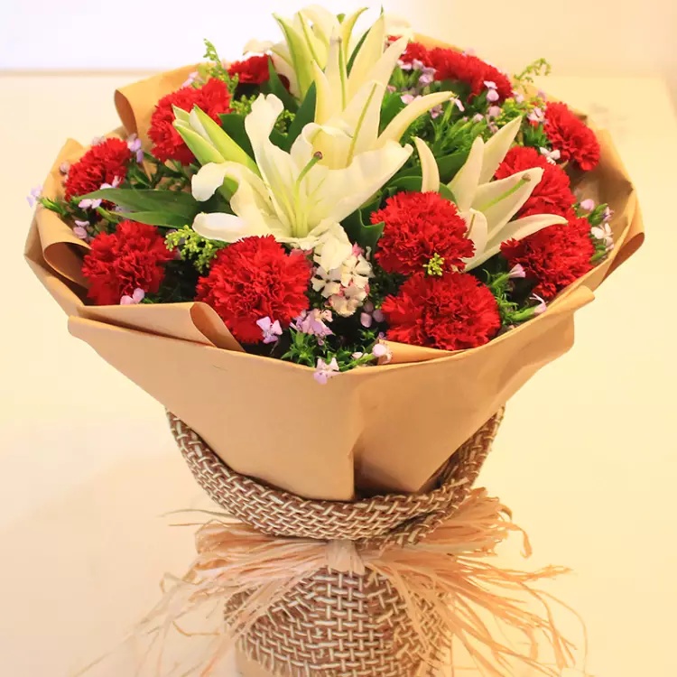 母亲节南宁柳州桂林梧州同城鲜花速递康乃馨混搭百合花生日送长辈