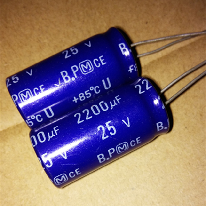 日本松下无极bp音频 电解电容 25v2200uf 2200uf25v 体积:18*36