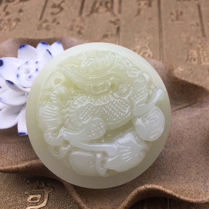 正品[玉佩怎样佩戴]佩戴玉佩的好处评测 皇帝佩