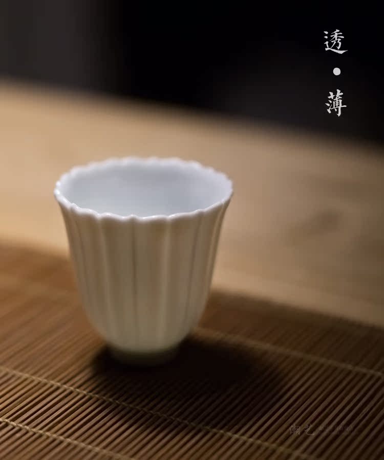 影青白瓷手工葵口杯 品茗杯花边雕刻荷花神杯子 精品陶瓷功夫茶杯