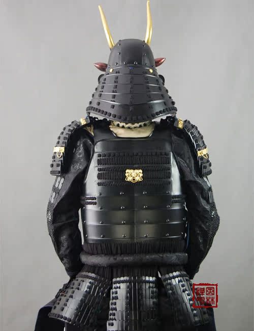 日本盔甲 等身甲 轻量甲 金漆涂赤糸威黑革裹二枚胴具足 kj-qs04