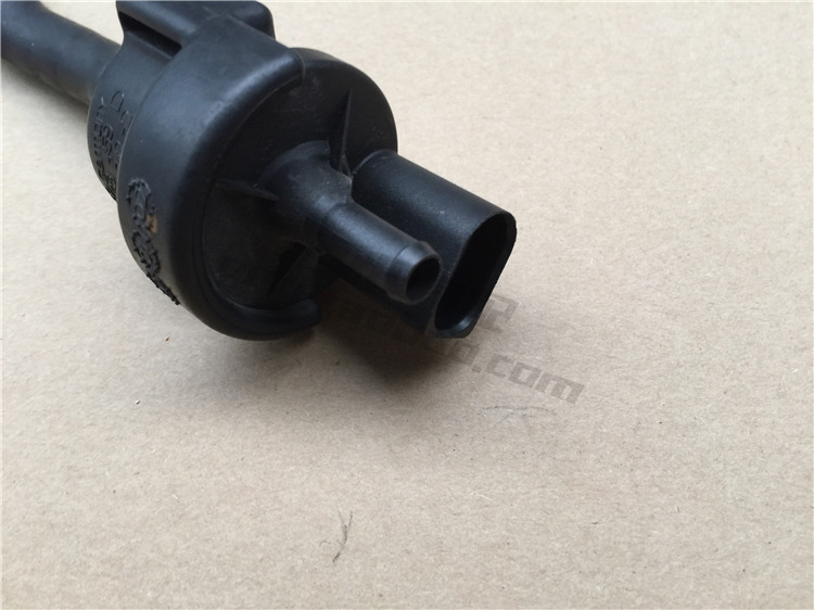 奥迪a6 a4 帕萨特b5 领驭1.8t 2.4 2.8 活性碳罐电磁阀 进口原装