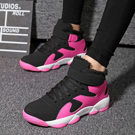 如何搭配秋冬季韩版高帮鞋女运动鞋休闲板鞋内