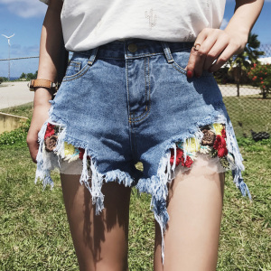 重工刺绣花朵网纱拼接高腰牛仔短裤