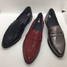 2017新款 尖头平跟鳄鱼纹英伦女单鞋 原单外贸真皮女鞋 品牌撤柜特价