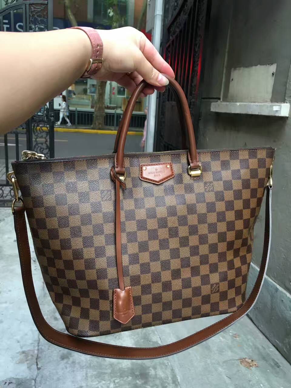 查看淘宝二手奢侈品 二手正品 lv女包 9成新以上价格