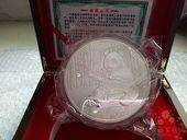 木盒装 1公斤银章银币 2017国宝大熊猫银质纪念章一枚