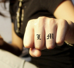 手指刺青纹身贴纸防水定做纹身贴随意组合diy哥德体英文字母