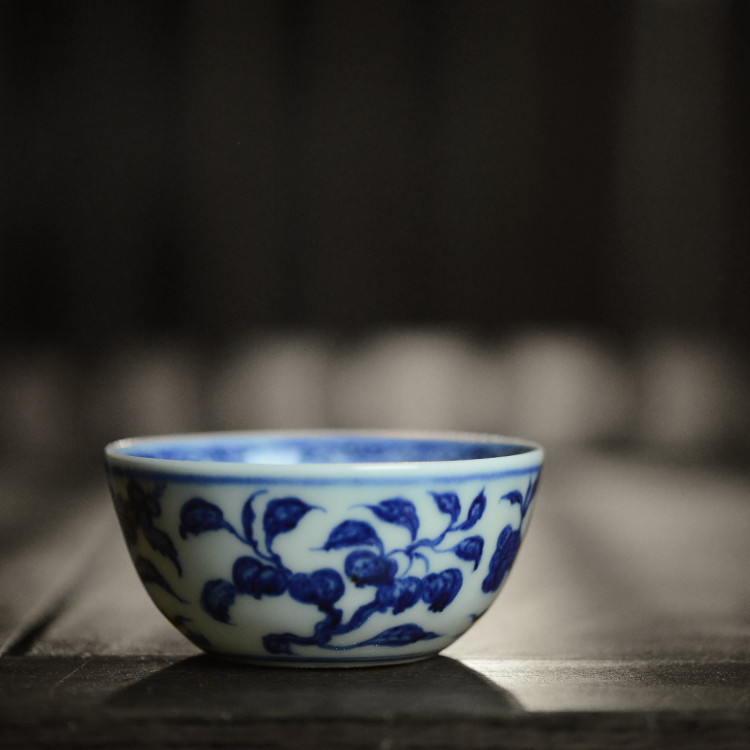 仿宣德手绘青花瓷花果纹卧足杯鸡缸杯 景德镇手工陶瓷茶具茶杯