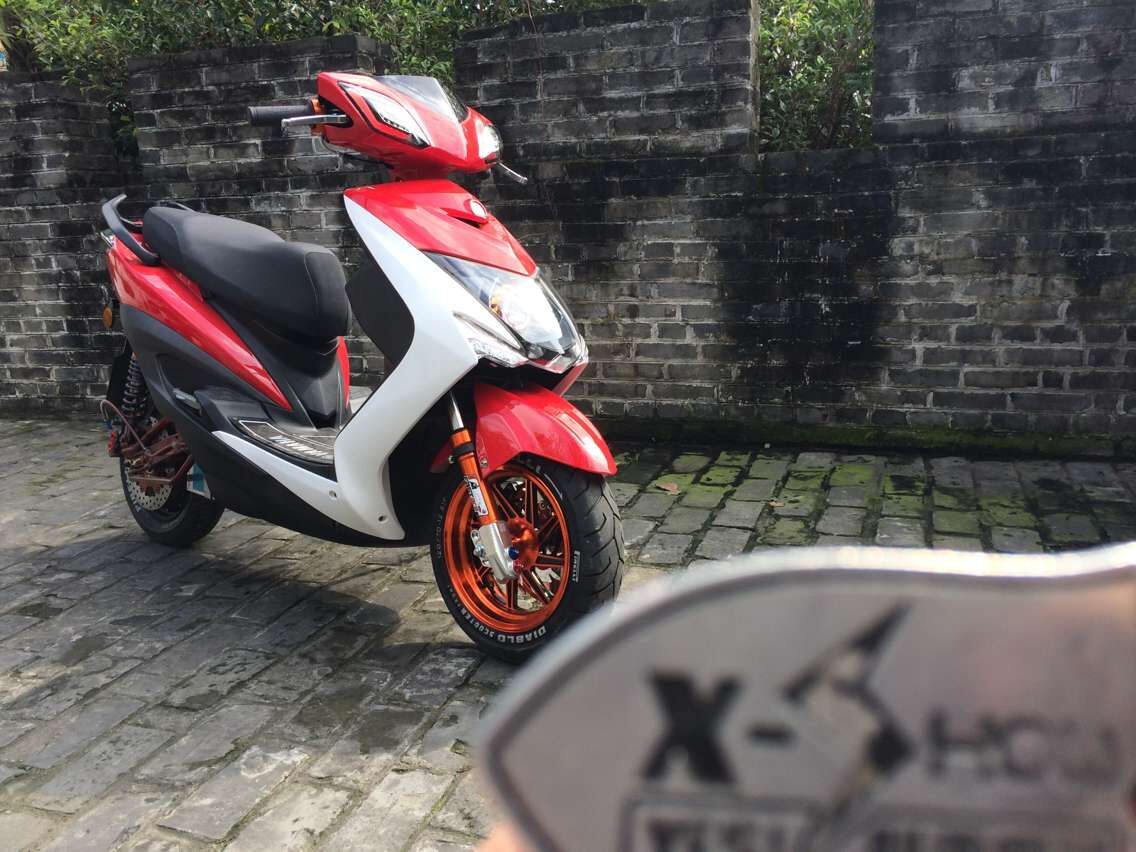 南京x联盟电摩 火龙三代目法斯特 出厂顶配三阳配套 倍耐力轮胎