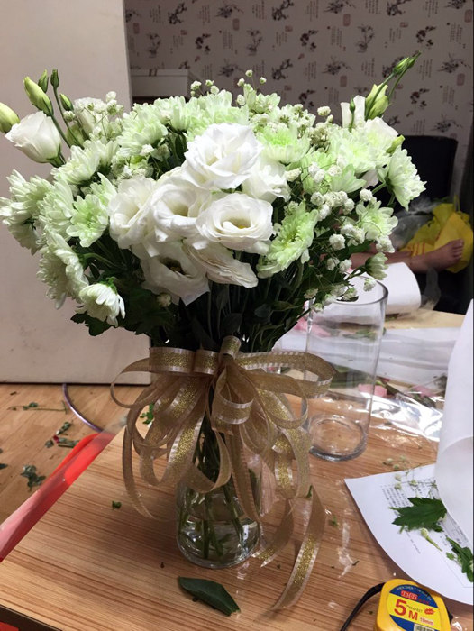 进口绿白色雏菊 洋桔梗 满天星 玻璃花瓶插花 深圳花店生日鲜花