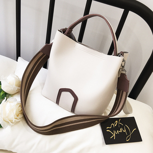欧美宽肩带撞色手提包
