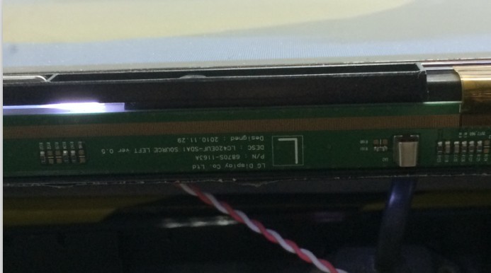 LG42寸液晶屏LC420WUGN满屏横线维修方法