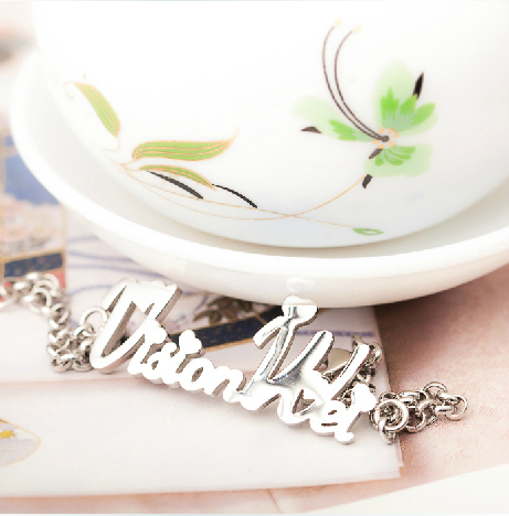 热销明星纪念品 魏晨英文钛钢手链周边同款 明