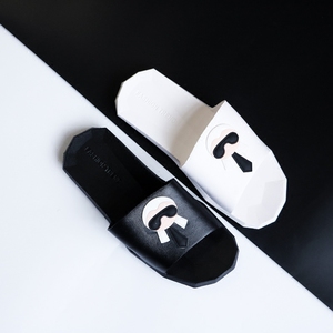 时尚居家情侣浴室拖鞋