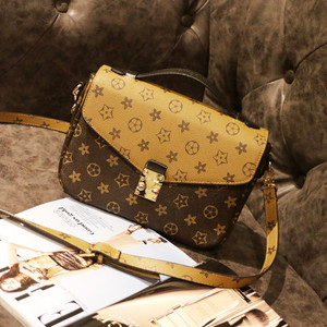 明星同款老花邮差包