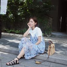 夏夏:碎花吊带连衣裙女夏2017新款 小清新显瘦两穿背带裙子 美美