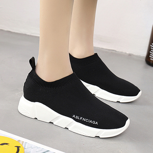 春季女生跑步板鞋