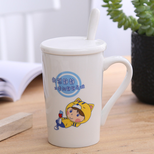新品创意情侣杯卡通人物陶瓷杯子有文字马克杯个性家用水杯带盖勺