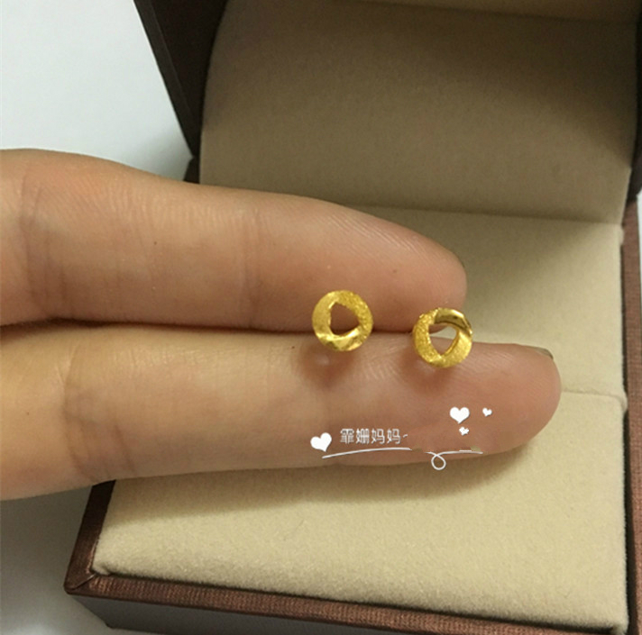 周生生耳钉黄金