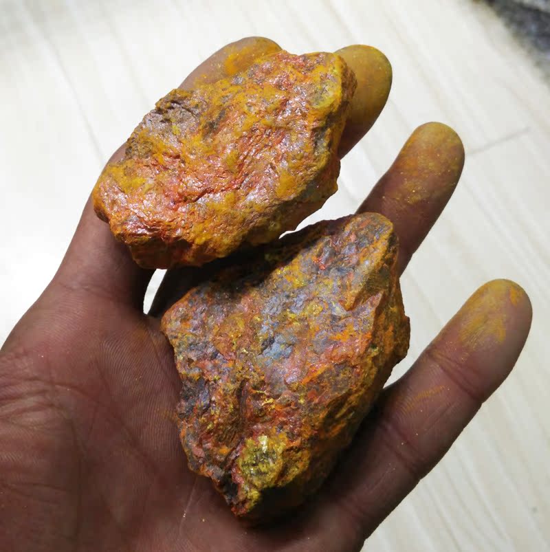 易晶缘水晶碎石天然雄黄石原石摆件原矿标本