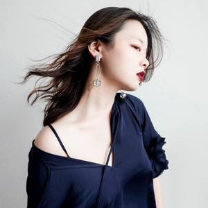 原创设计师款网漏透明球耳钉