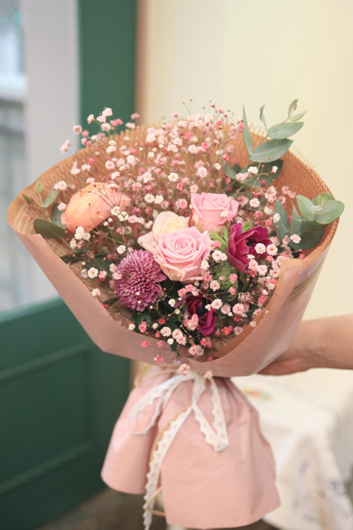 西岱岛北京花店进口鲜花速递粉玫瑰进口粉色满天星生日鲜花花束