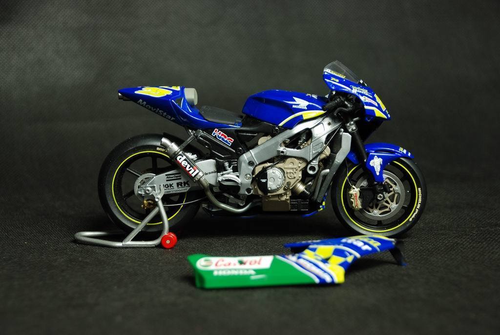 包邮特价 1:12 宝柏 罗西 rossi 雅马哈 菲亚特 摩托车 合金模型