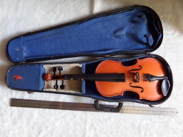 洋乐器 怀旧镭衔锛老提琴小提琴金雀牌影视道
