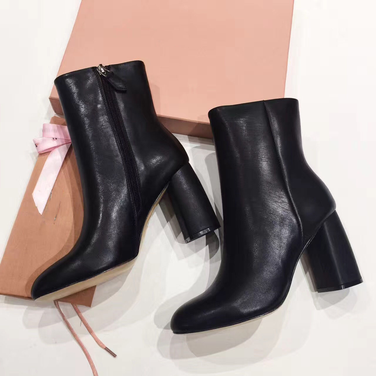 正品[高跟鞋踩踏水果]美女穿高跟鞋踩水果评测