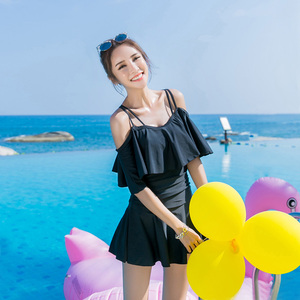 显瘦黑色连体裙式泳装