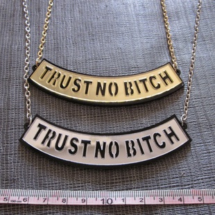 嘻哈 欧美流行夸张时尚朋克嘻哈亚克力字母trust bitch no 项链