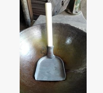 传统无涂层手工锻造打铁锅铲老式铁锅铲子家用炒菜勺铲木柄厨具
