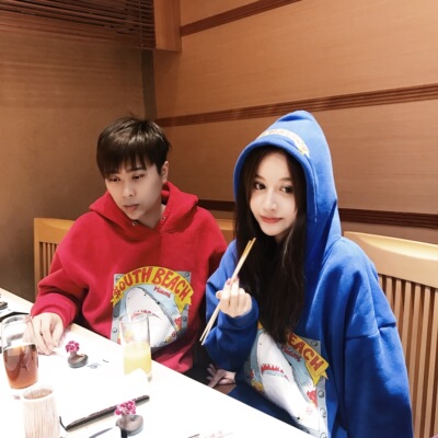 uu大魔王 秋冬新款宽松鲨鱼男女情侣装加绒连帽卫衣潮 55开同款