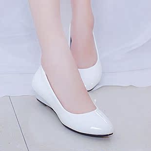春秋新品女鞋ol通勤百搭单鞋坡跟鞋圆头漆皮鞋亮皮中跟鞋白色浅口
