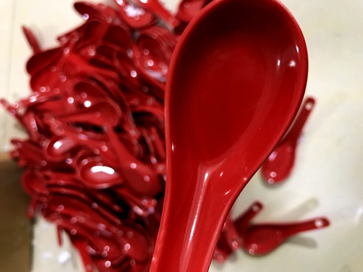 婚庆红色汤勺饭勺陶瓷色釉勺子餐厅用勺稍微瑕疵大量处理出售